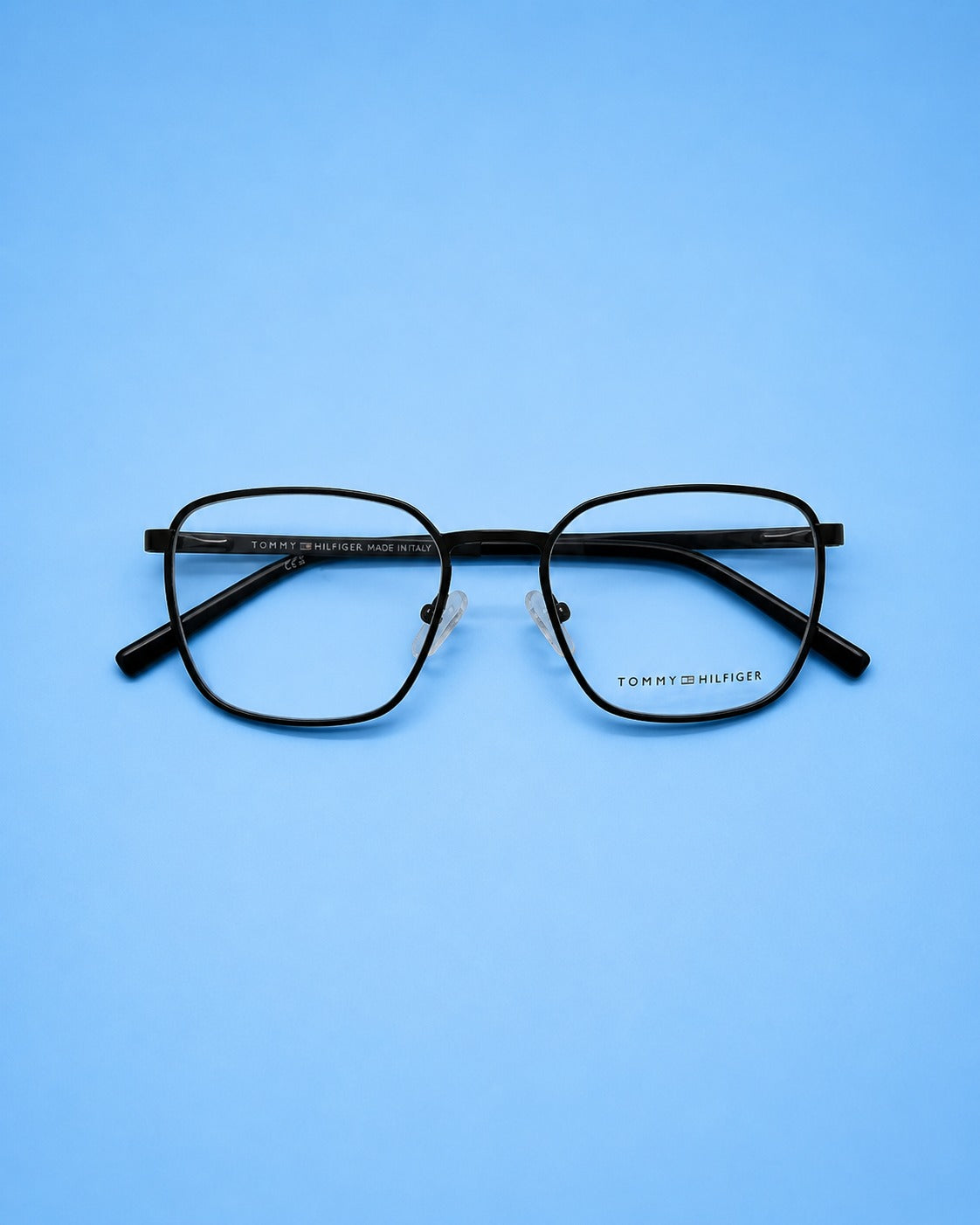 Tommy Hilfiger Slim Metal Frame – Matte Black (Standard Size)