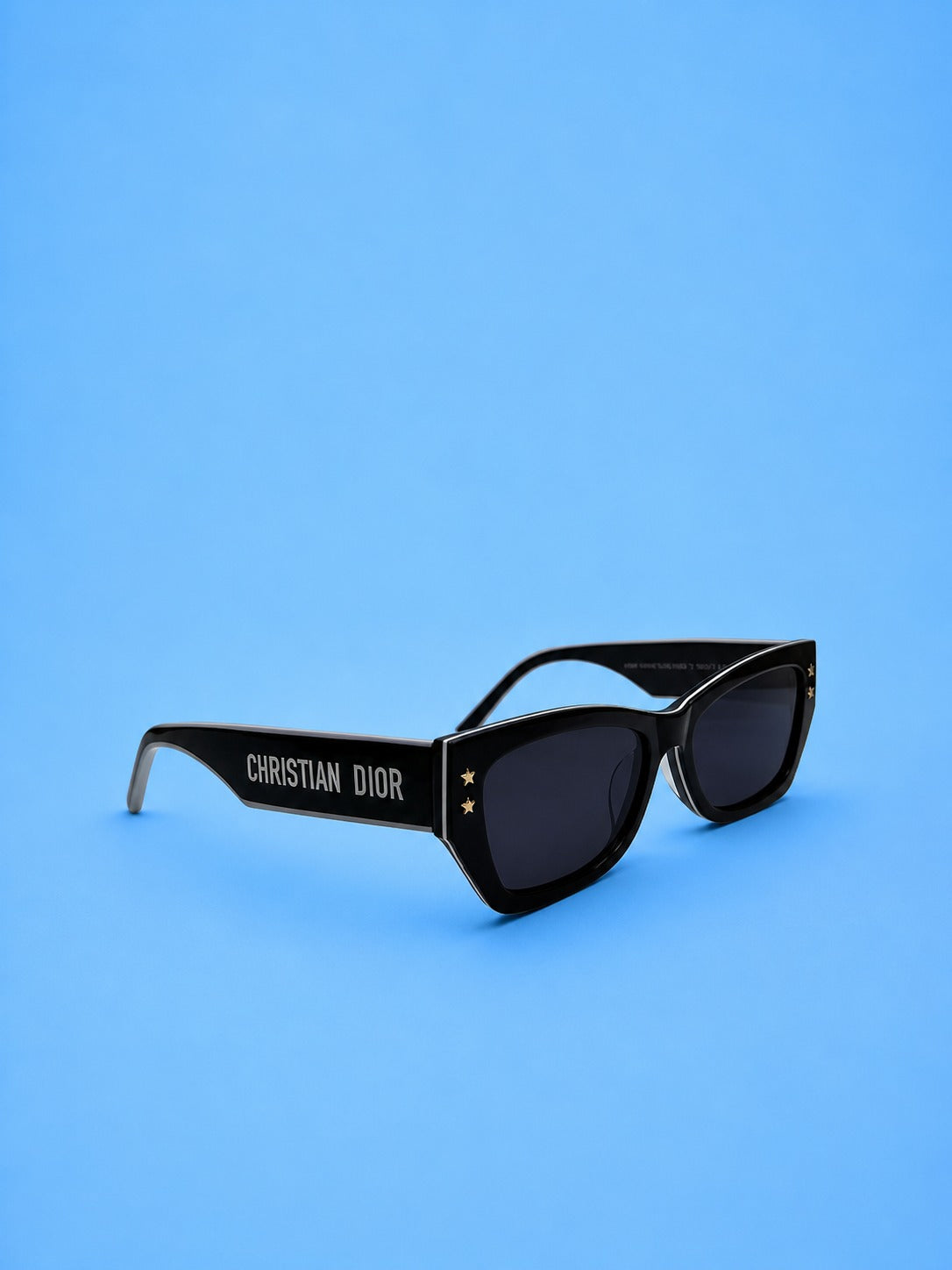 Dior-Style Cat Eye Sunglasses – Black with Gold Star Detail